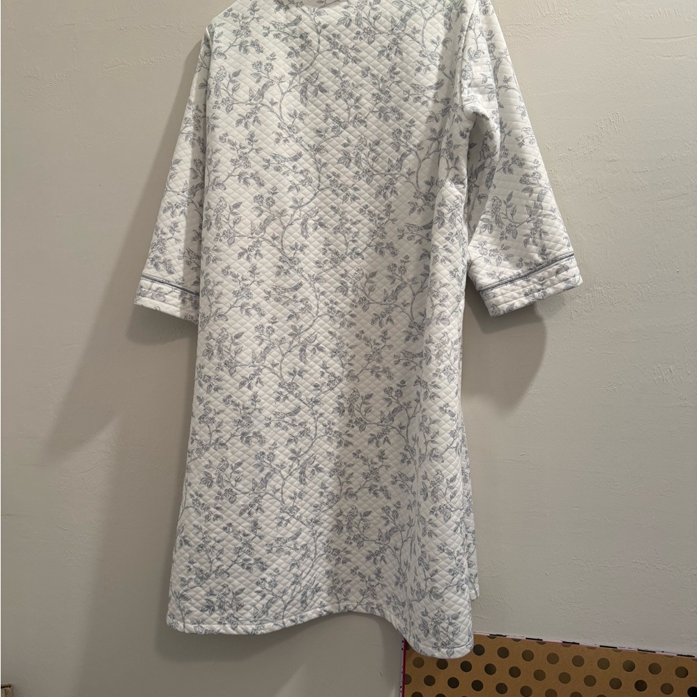 Chic White Patterned Women's Robe - Picture 7 of 7